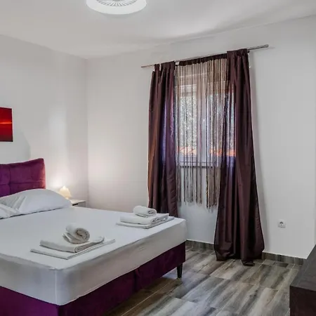 Villa Dalmacija *