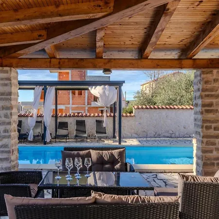 Villa Dalmacija *